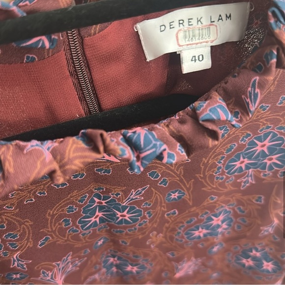 Derek Lam Collective Mock Neck Shift Dress Elegant Floral Dress in Burgundy - Picture 4 of 6